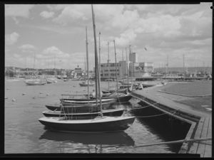 "Dronningen" - no-nb digifoto 20150218 00050 NB MIT FNR 17149.jpg