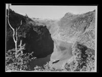 110. "Oslofjord" i Geirangerfjorden - no-nb digifoto 20160715 00167 NB MIT FNR 18726.jpg