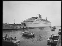 23. "Peter Wessels" ankomst - no-nb digifoto 20150624 00233 NB MIT FNR 27810.jpg