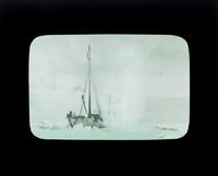 44. "Veslekari-ekspedisjonen", 1928. "Veslekari" i isen - no-nb digifoto 20160121 00011 bldsa veslekari p14.jpg