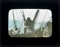 63. "Veslekari-ekspedisjonen", 1928. Mannskapet slapper av på dekk - no-nb digifoto 20160121 00014 bldsa veslekari p24.jpg