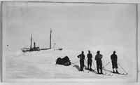 65. "Veslekari-ekspedisjonen", 1928. Menn med ski og slede - no-nb digifoto 20160121 00062 bldsa veslekari n21 a.jpg