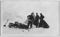 66. "Veslekari-ekspedisjonen", 1928. Menn med telt og slede på isen - no-nb digifoto 20160121 00068 bldsa veslekari n30 a.jpg