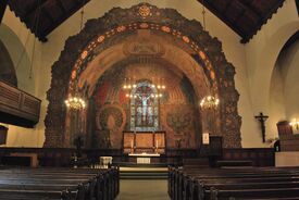 Fra Ålesund kirke med Thømts dekor. Foto: Bruker:GangerRolf (2009).