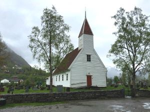 Ålhus kyrkje i Jølster kommune 2015.JPG