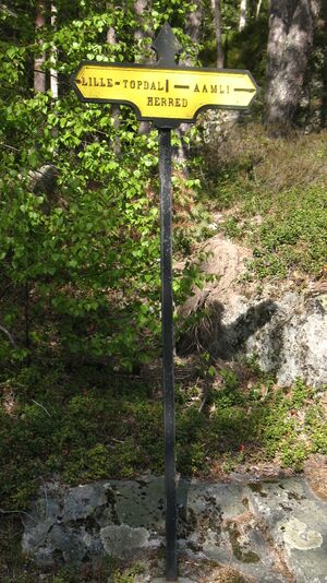 Åmli, grenseskilt Lille-Topdal - Aamli 02.JPG