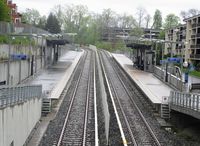 Åsjordet stasjon på Kolsåsbanen ligger nær innkjøringen til veien Åsjordet. Foto: Stig Rune Pedersen