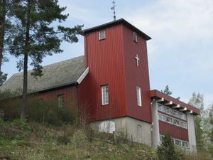 Ørje kirke sett fra sørøst.jpg
