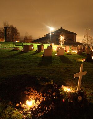 Østenstad kirke Alle Helgens dag.JPG