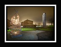 Østenstad kirke i Asker, allehelgensdag 2011. Det er tent lys ved de fleste av gravminnene på kirkegården. Foto: Svend Aage Madsen (2011).