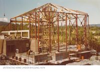 Østenstad kirke i Asker under bygging i 1979. Foto: Vollen historielag (1979).