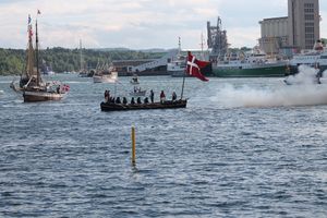 Øster Riisøer 3 i Bjørvika avfyrt kanon.JPG