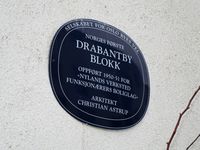 Østerliveien 56: blå plakett. Foto: Stig Rune Pedersen (2015)