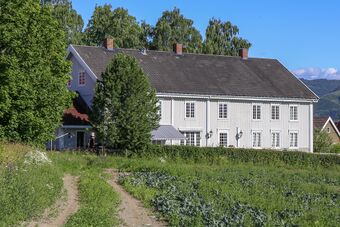 Østre Balke våningshus 220709.jpg