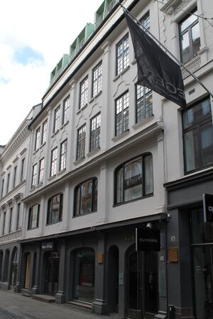 Øvre Slottsgate 27 i Oslo.JPG