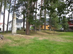 Øyskogen Bauta Teisner.jpg