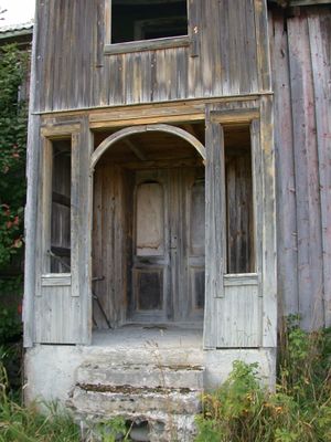 0256 Vinsternes old house front door DEU.jpg