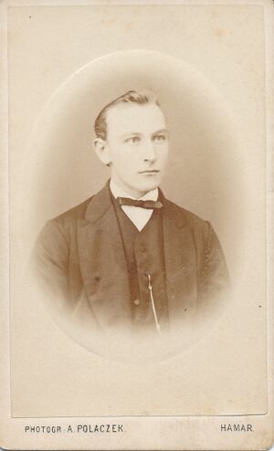 050 Ukjent mann - Foto A. Polaczek, Hamar.jpg
