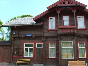 0766 Hakadal stasjon stasjonsbygning.jpg