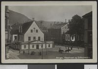 284. 101 Bergen. Raadhuset og Stiftsgaarden - no-nb digifoto 20160226 00062 bldsa PK21625.jpg