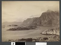 423. 1075. Nordland, Vaagekallen fra Henningsvær - no-nb digifoto 20160106 00008 bldsa AL1075.jpg