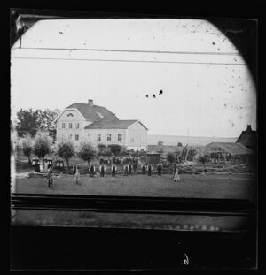 11. Harstad Gaard, Romedal, med beboere - NB bldsa OTO0006 A.jpg