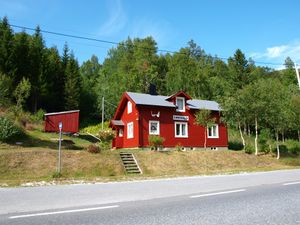 11232 Sjoenstaadalen stasjon.jpg