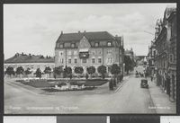 108. 114 Hamar. Jernbaneplassen og Torvgaten - no-nb digifoto 20150629 00226 bldsa PK25576.jpg