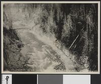 487. 11 Vandrende forbi kraftstationen - no-nb digifoto 20160408 00374 bldsa EYDE 5 5 og 6 065.jpg