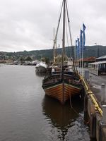 Tendring/bygdabåt «Sara Kjerstine» av Hitra ved kai ved Trondheim S. i 2009. Foto: Olve Utne (2009).