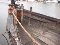 Tendring/bygdabåt «Sara Kjerstine» av Hitra ved kai ved Trondheim S. i 2009. Foto: Olve Utne (2009).