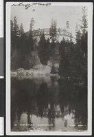 Sanatoriet med Holmenbekken oppdemmet i forkant