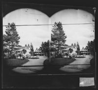 «Societetsbygningene» på Modum med «Kursalen» (Festsalen). Foto: Ole Tobias Olsen, 1870-1880.