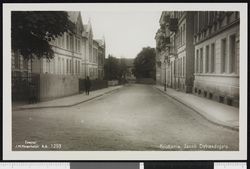 Motiv fra Dybwads gate. Foto: Ukjent / Nasjonalbiblioteket