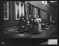 476. 138 ny. Svoger Christian Henriksen med Familie - NB bldsa OTO0196 A.jpg