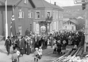 17. mai i Vestfossen (oeb-199431).jpg