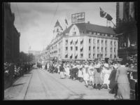 17. mai-toget i Kristiania i 1916. Foto: Narve Skarpmoen