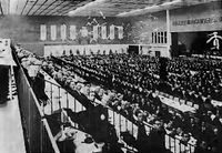 204. 1800 middagsgjester i Nidarøhallen.jpg