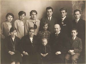 1929 Familien Julius Myrvang, Eidsvoll.jpg