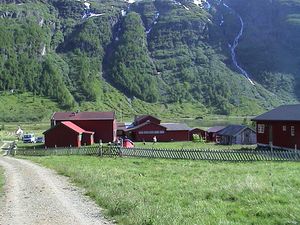 2001 07 06 Aurlandsdalen Østerbø Turisthytte.jpg