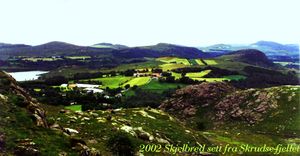 2002 Skjelbrei sett fra Skrudse-fjellet.jpg