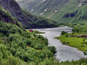 2007 07 04 Aurlandsdalen Nesbø sett fra Tirtesva 01.JPG
