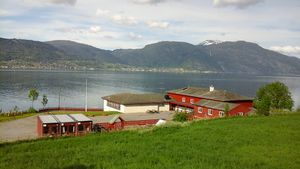 20170603 180634-21482- Feios skule.jpg