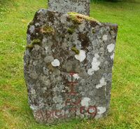 Gravminne 1759 med bumerke ved Kvamsøy kirke. Foto: Jarl V. Erichsen