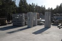 Lokale minnesmerker etter terrorangrepene 22. juli 2011. Minnesmerkene under produksjon. Bilde fått av Nico Widerberg.