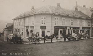 2284 Thor Bergseng & Co Lillehammer - no-nb digifoto 20151130 00230 bldsa PK35595b.jpg