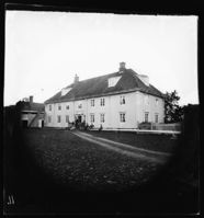 5. 23. Hansteens Gaard i Elverum, fra Gaarden - NB bldsa OTO0011 A.jpg