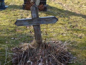 23753 Markus Høvik (gravminne).jpg