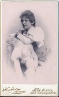 280. 24 Ukjent dame, fotograf Theodor Finne, Christiania (1).jpg