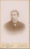 286. 24 Ukjent mann, fotograf J.Dahl, Tønsberg og Sandefjord (før 1897).jpg